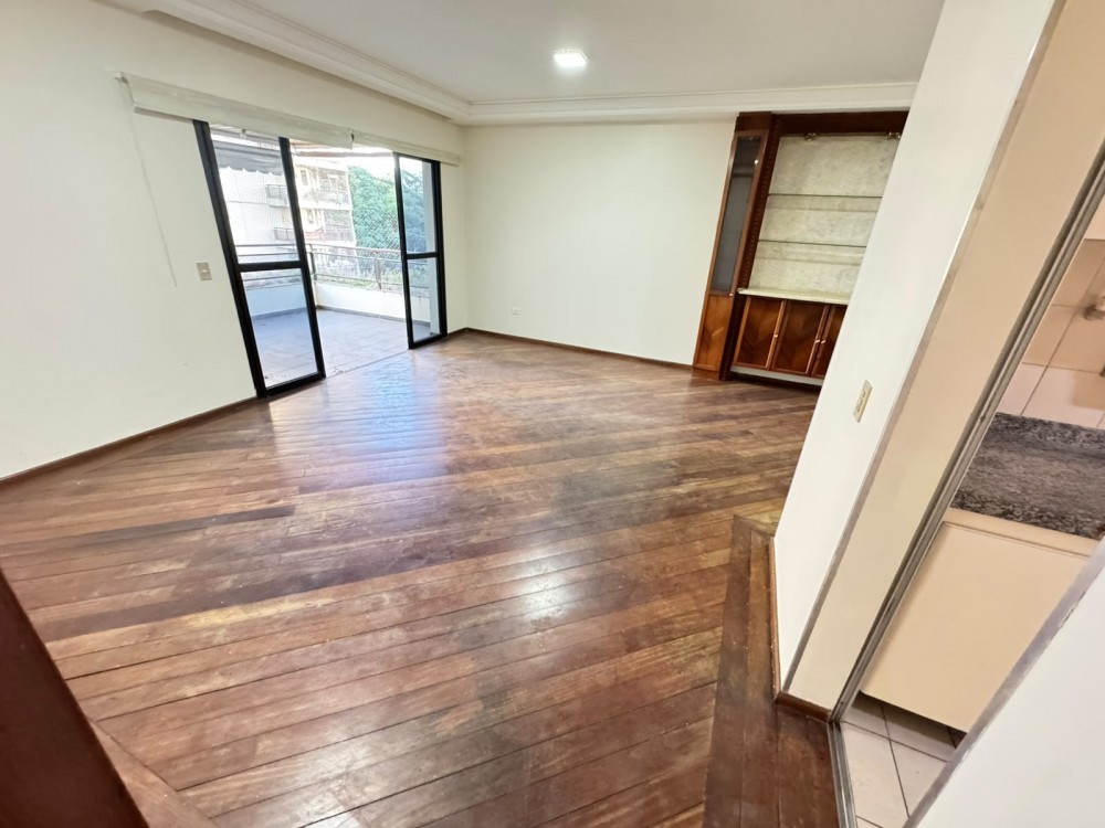 Apartamento 134 m 3 suítes Ed Ramon Firveda Setor Oeste