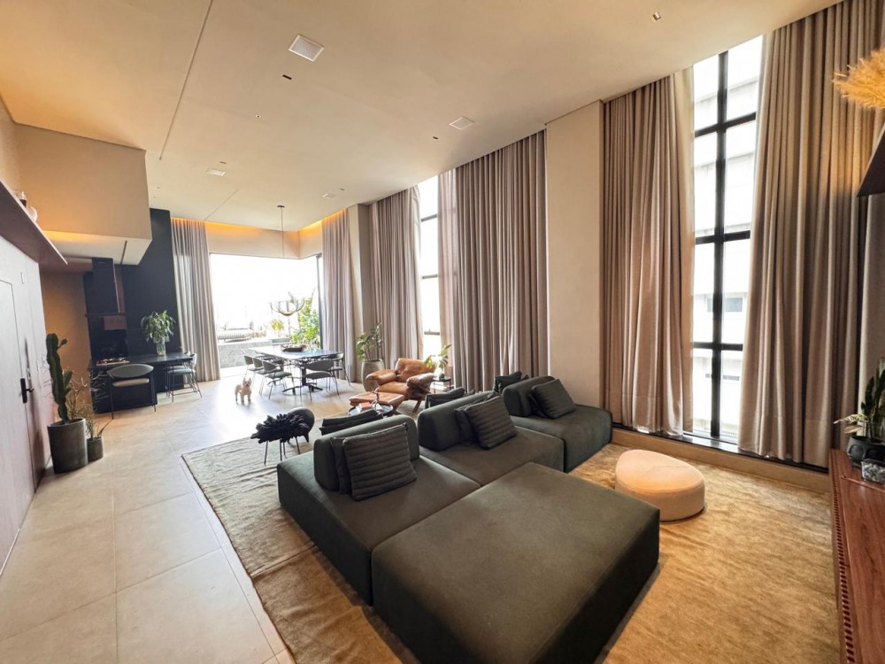 Cobertura penthouse mobiliada à venda no Spot Marista